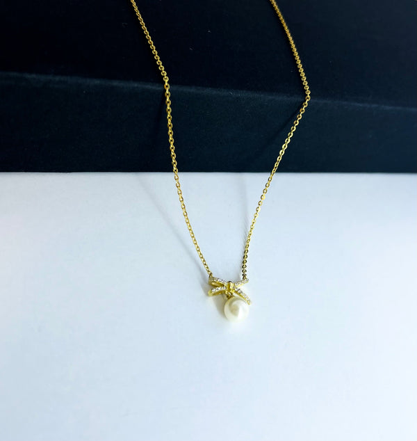 Pow & pearl necklace