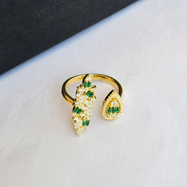 Emerald & stunning white stone